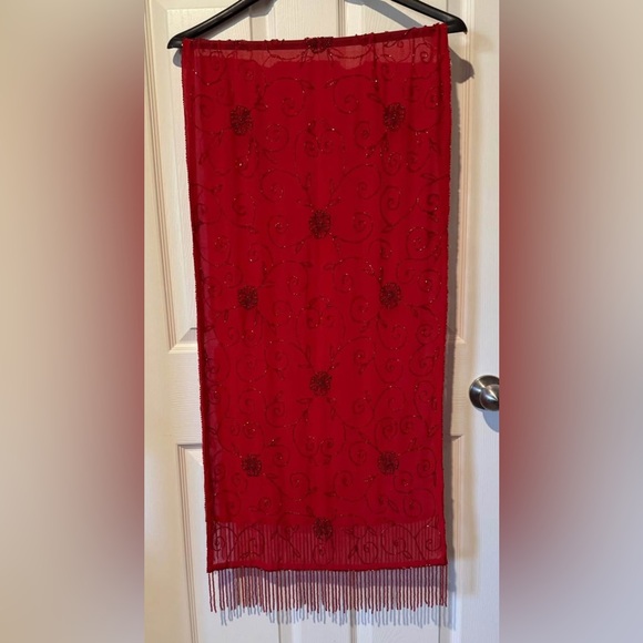 Elegant Vintage Red Beaded Evening
Shawl - Picture 2 of 6